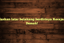 Jelaskan latar belakang berdirinya Kerajaan Demak!